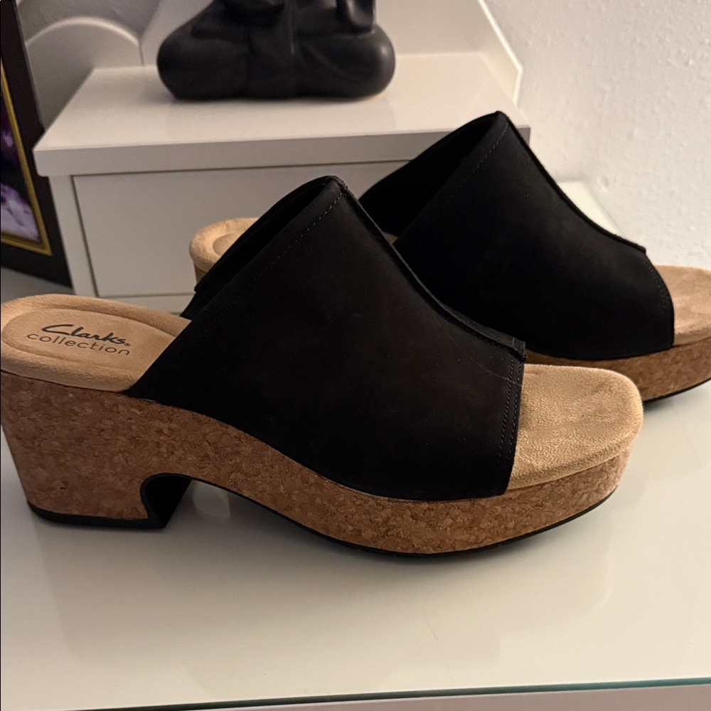 🥳HP🥳 ♥️Clarks Collection Leather Wedge♥️